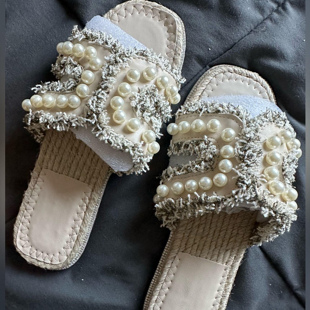 Pearl cream sandals